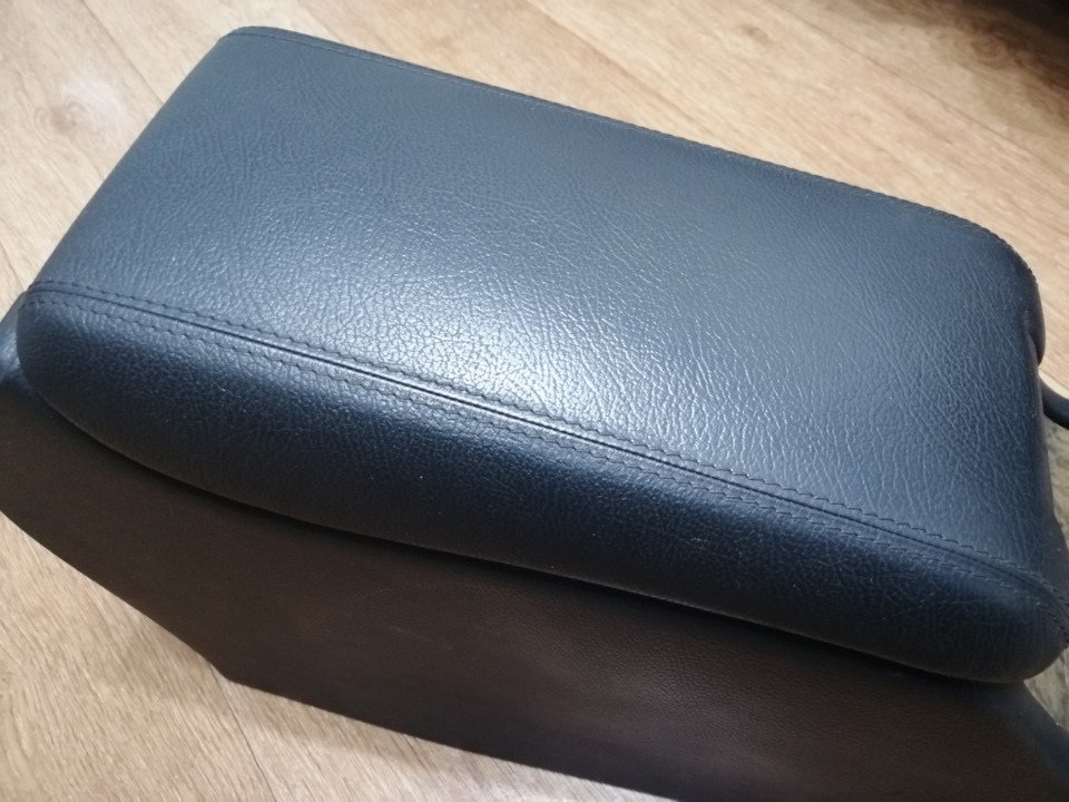 Авто с двумя телефонами в подлокотнике htOxyoLjcycB0omha2GR5QB7cik 960