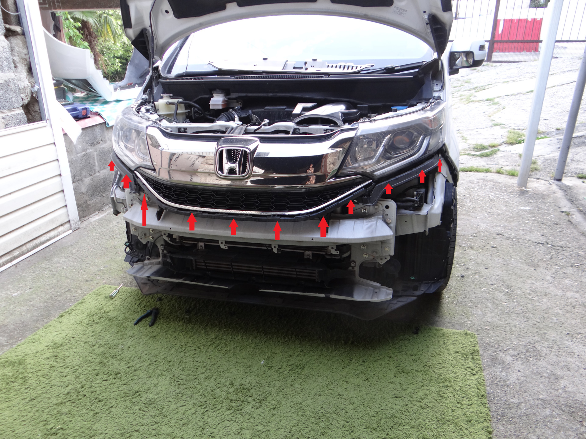 Бампер Honda Stepwgn RF2 передний