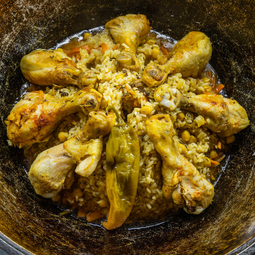 Плов из голени курицы. Плов с куриными ножками. Плов с голенями. Плов из куриных ножек. Плов с голенью курицы