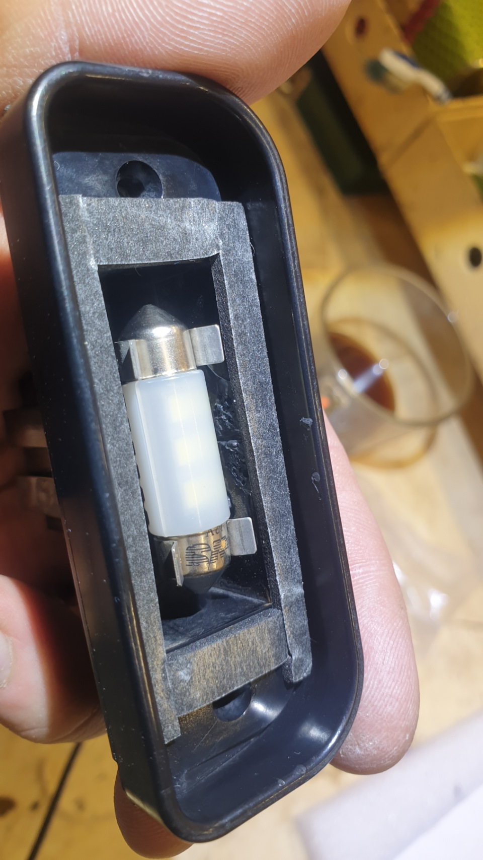 Нарезал прокладку, считай 2стороняя лента, только потолще — Mercedes-Benz S-Class (W220)