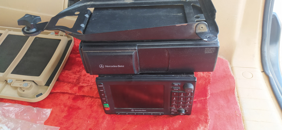 вынял чейнджер и освободилось много места. — Mercedes-Benz M-Class (W163)