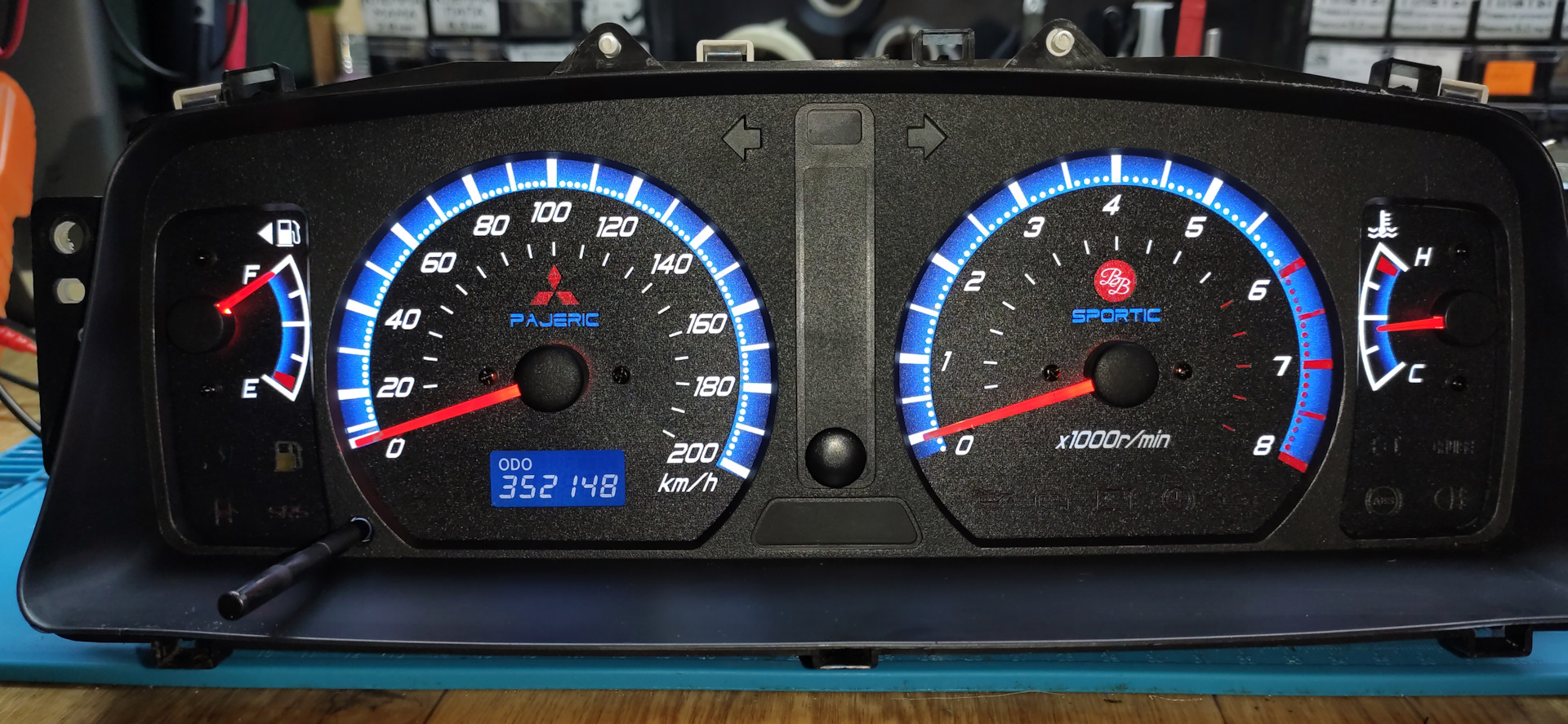 митсубиси паджеро 1 панель. приборная панель паджеро спорт 1. пересвет панели приборов мицубиси паджеро спорт 1. пересвет панели приборов мицубиси паджеро спорт 1. торпеда паджеро спорт 1 поколения.