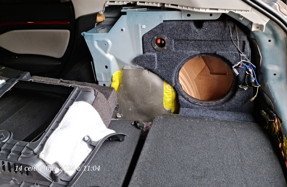 Стелс установлен в крыло — Lada Vesta SW Cross (1G)