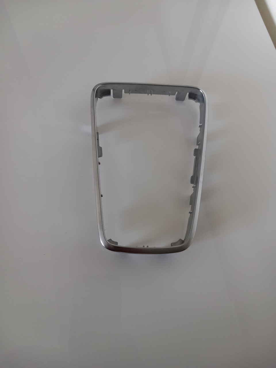 Рамка селектора КПП от титаниума — серебристая (финис 1930940) — Ford Focus Hatchback III