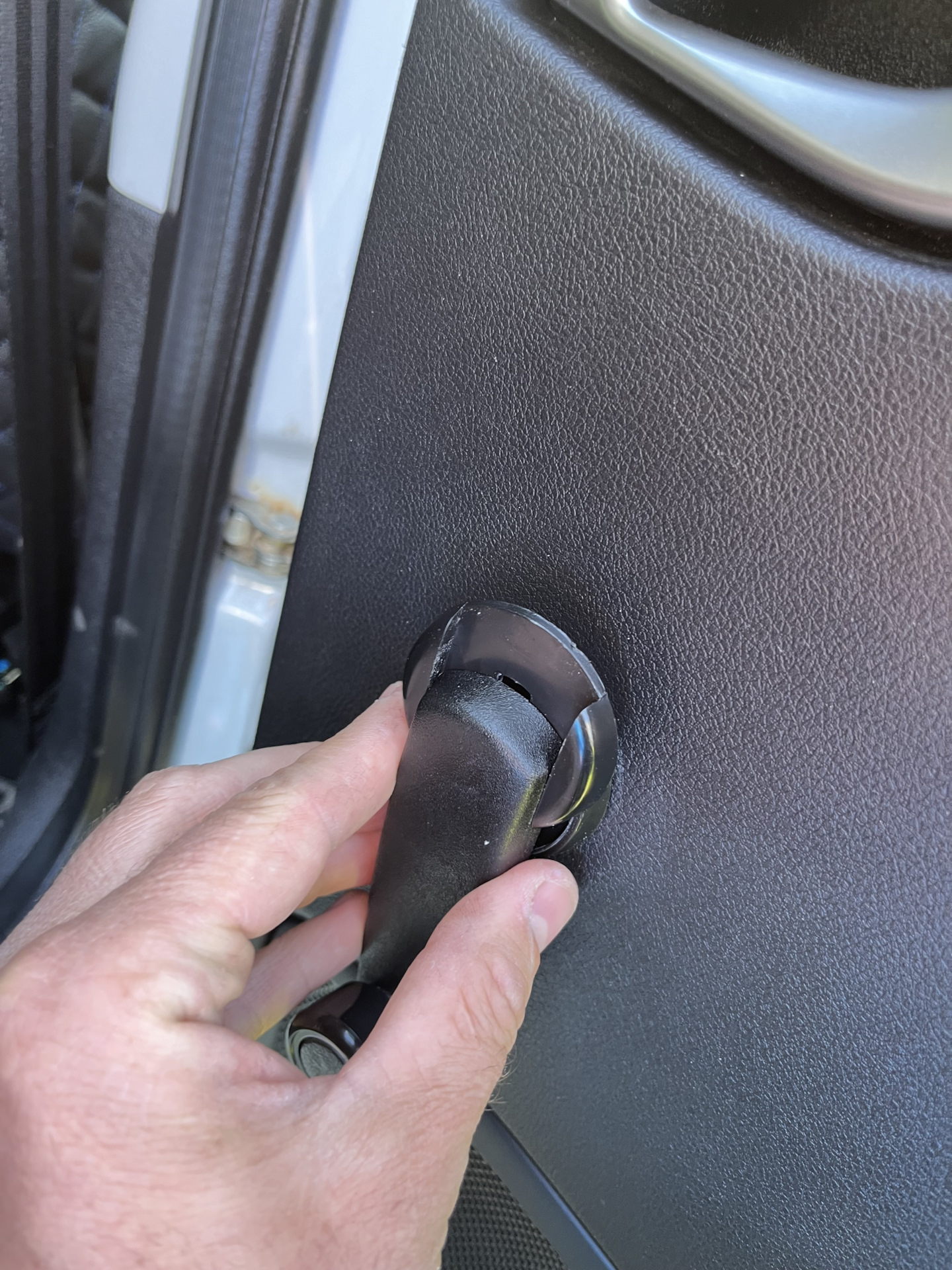 Дребезг стекол — Lada Гранта Лифтбек (2-е поколение), 1,6 л, 2023 года ...