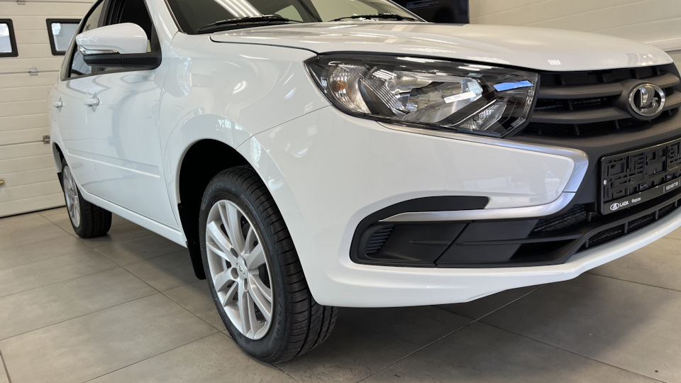 Lada Гранта Лифтбек (2-е поколение) 1.6 бензиновый 2023 | Ледниковый на ...