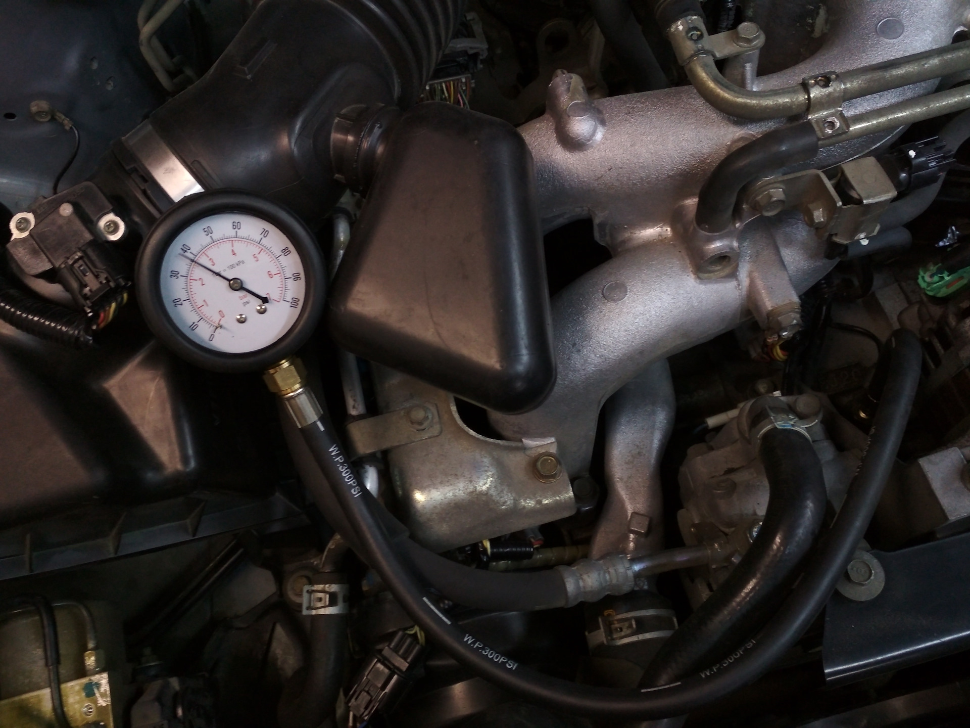 Давление масла субару форестер. Замер давления топлива Lexus lx570. Датчик давления наддува 4д56. Замер давления масла ej20x. Замер давления топлива Монтеро v6.