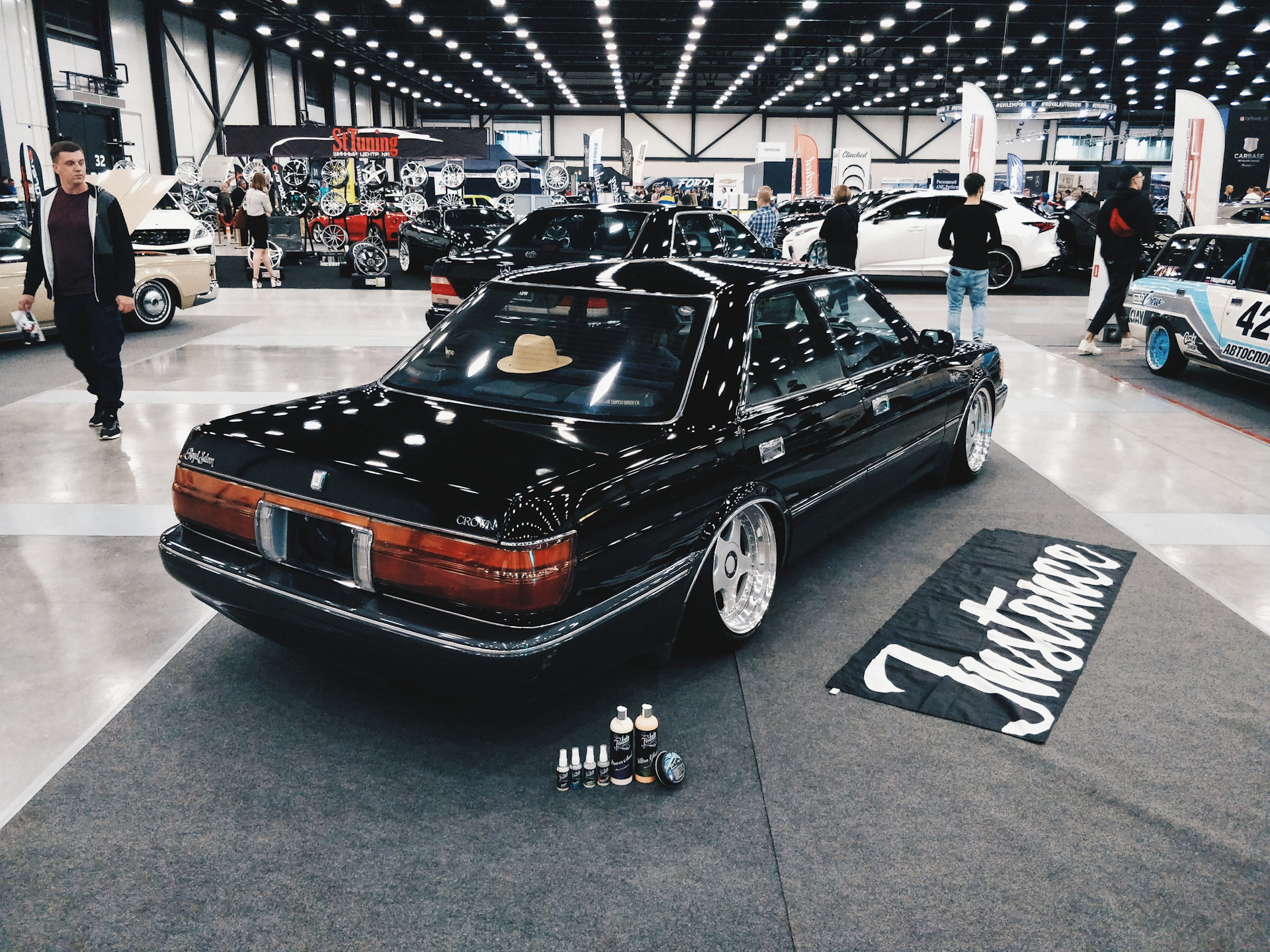 Краун 130. Toyota Crown s130. Toyota Crown s130 stance. Crown s130 stance. Crown s 130 стэнс.