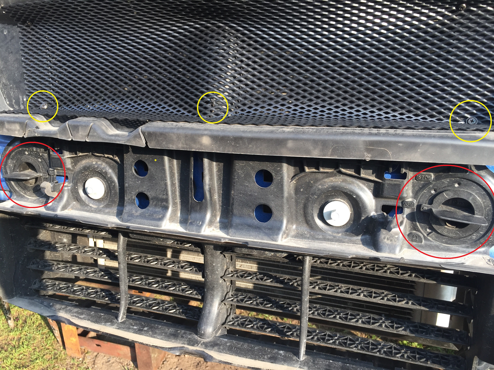 Форд куга без бампера. Снимаем бампер куга 2. Снимаем бампер куга 2. Снятие переднего бампера форд куга 2. Ford kuga 2 без бампера.