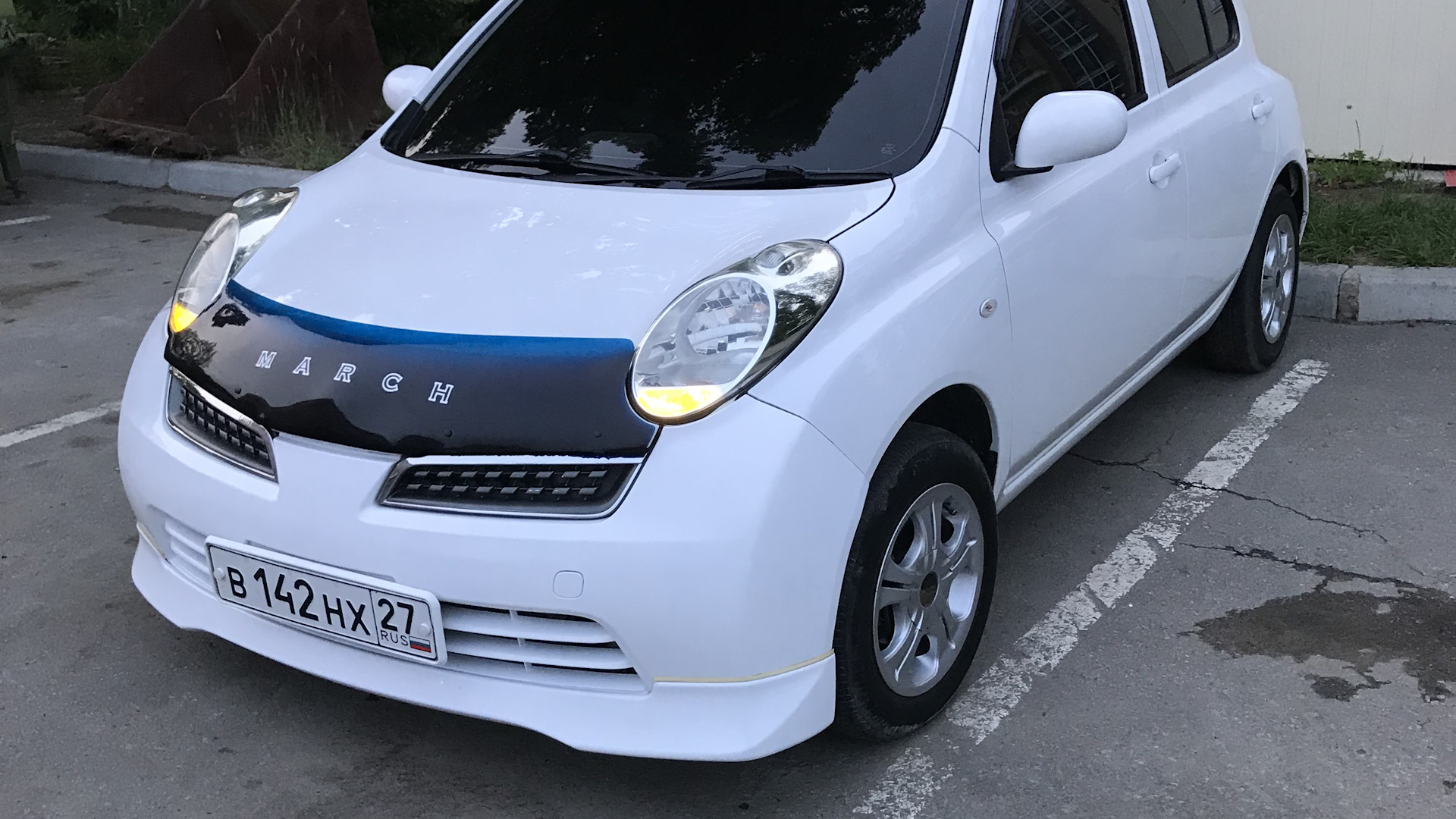 March ak12. Ниссан Марч к12. Nissan March 12. Nissan March k12 дефлектор капота. Ниссан Марч 2008.