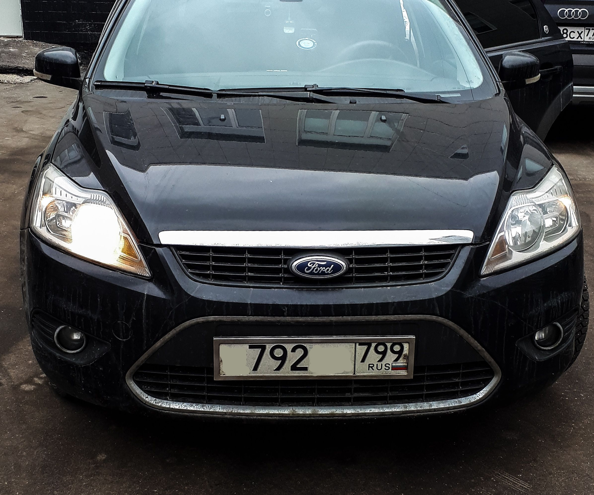 Лампочка ближнего света — Ford Focus Sedan II, 1,8 л, 2008 года ...