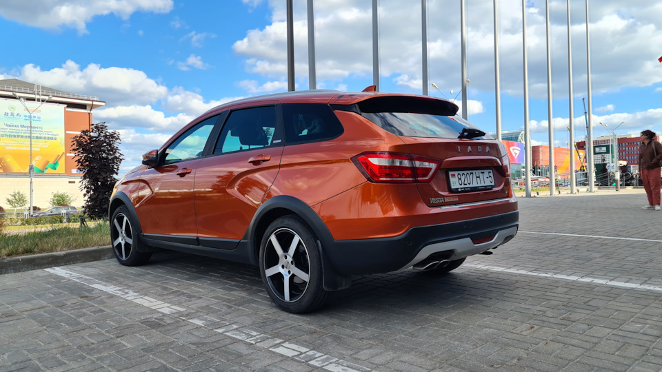 Lada Vesta SW Cross Марсианка