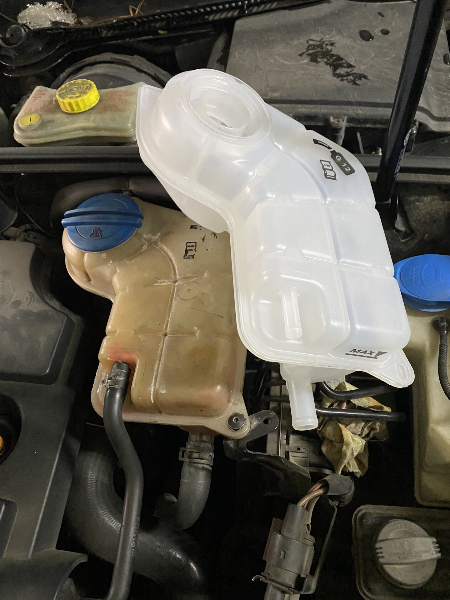Расширительный бачок замена — Audi A4 Avant (B7), 1,9 л, 2006 года ...