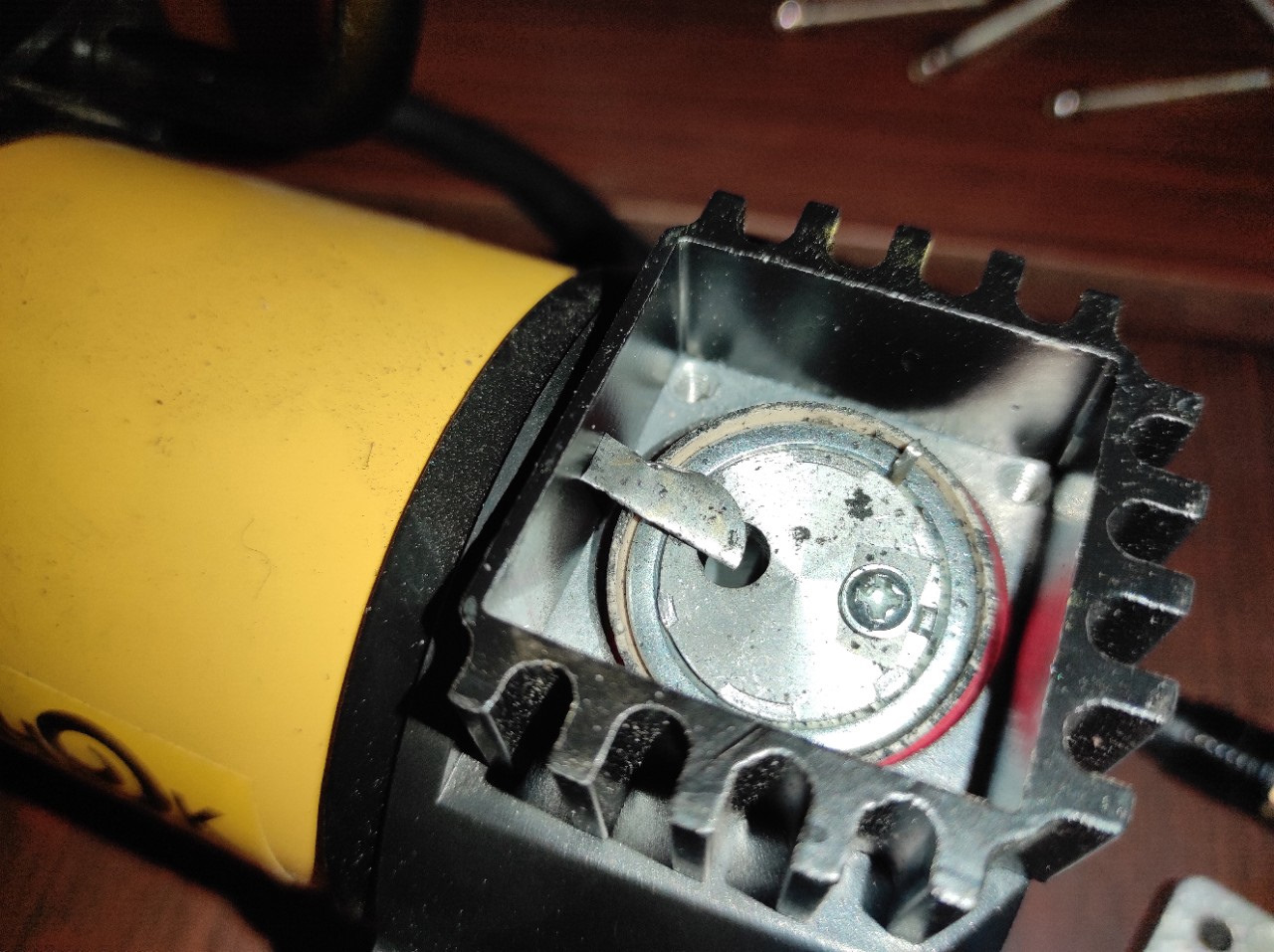 Ремкомплект автомобильного компрессора. Сломался автомобильный компрессор. Компрессор honda для накачки колес. Шестерня торнадо ас 580. Автомобильный компрессор для подкачки шин распиновка.