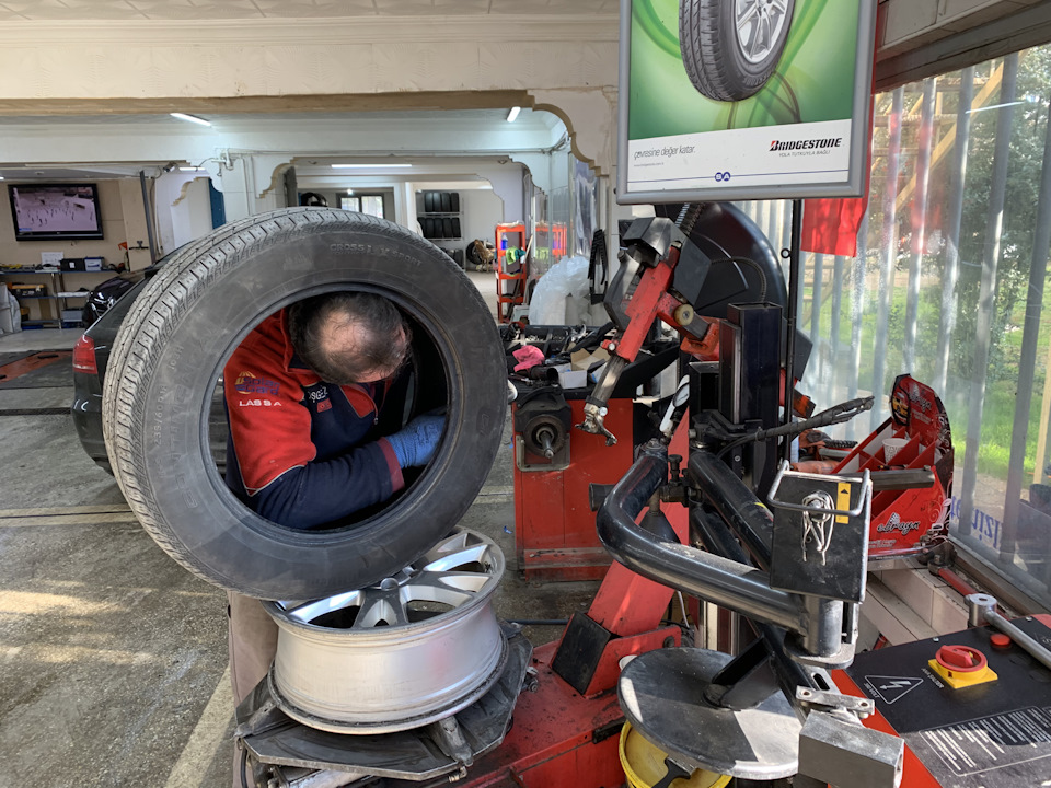 Металлические шипы на парковке въезд/выезд — Volvo XC90 (1G), 2,9 л ...