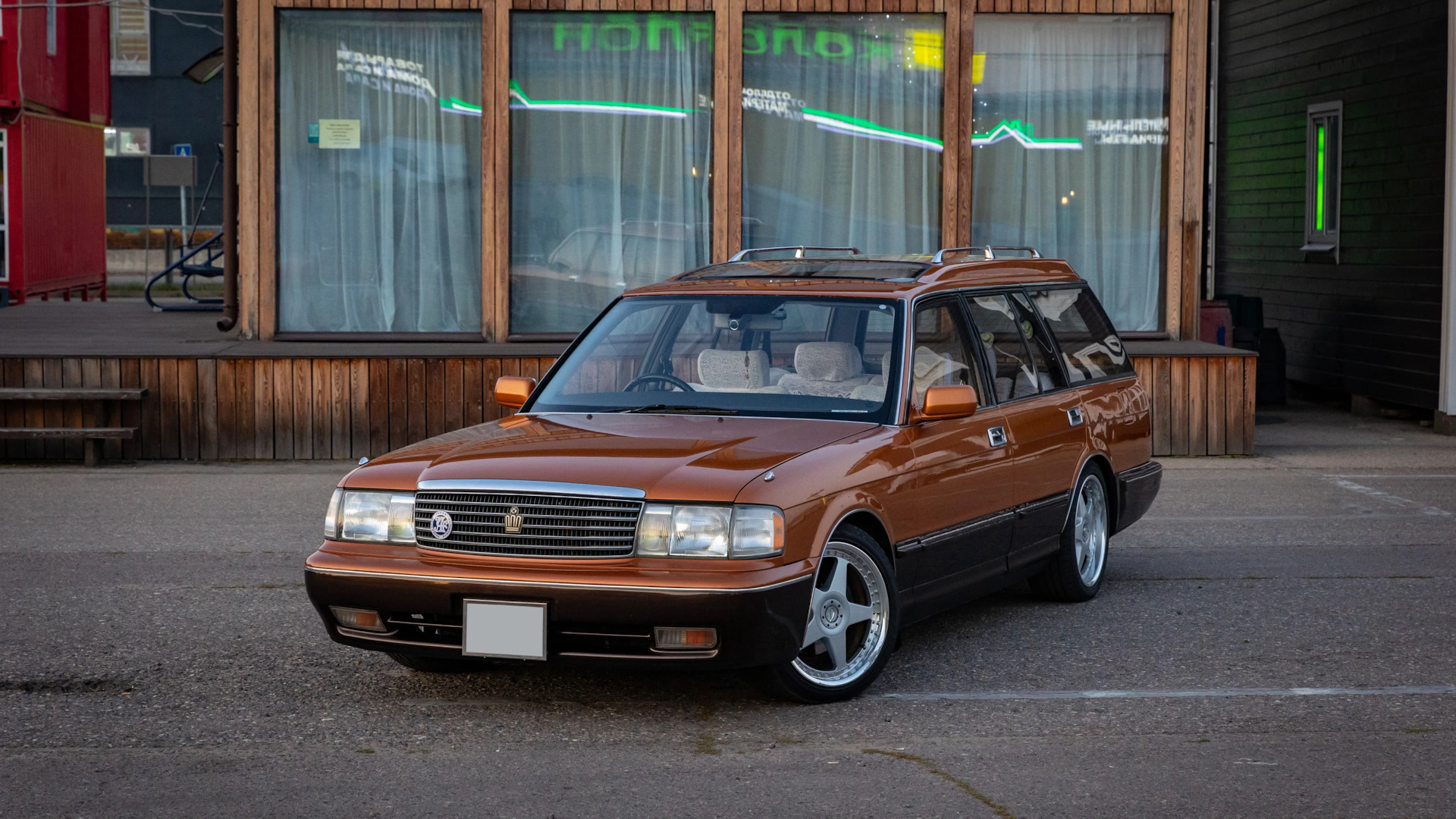 toyota crown s130 wagon