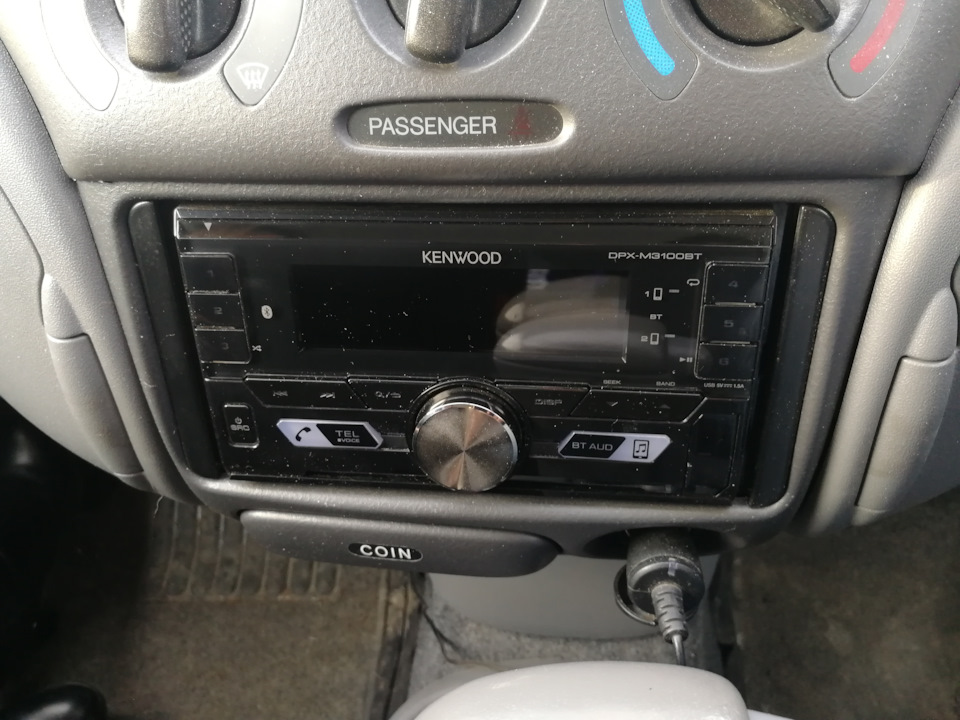 Кенвуд в рамке — Toyota Vitz (10)