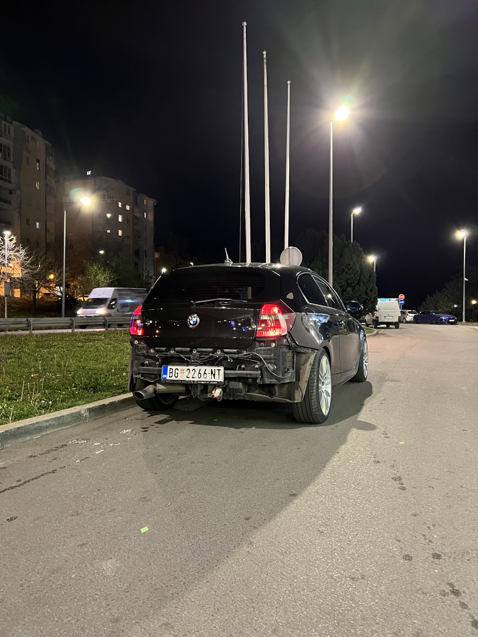 В меня влетела мадмуазель — BMW 1 series (E81/E87), 2 л, 2007 года | ДТП |  DRIVE2