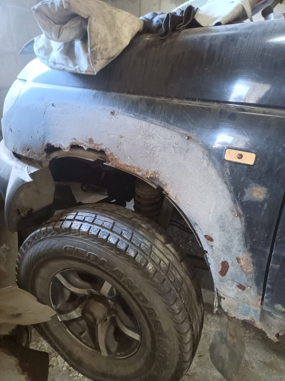 Крылья в прошлый раз починил, тут процесс не так интенсивно шёл. — УАЗ Patriot