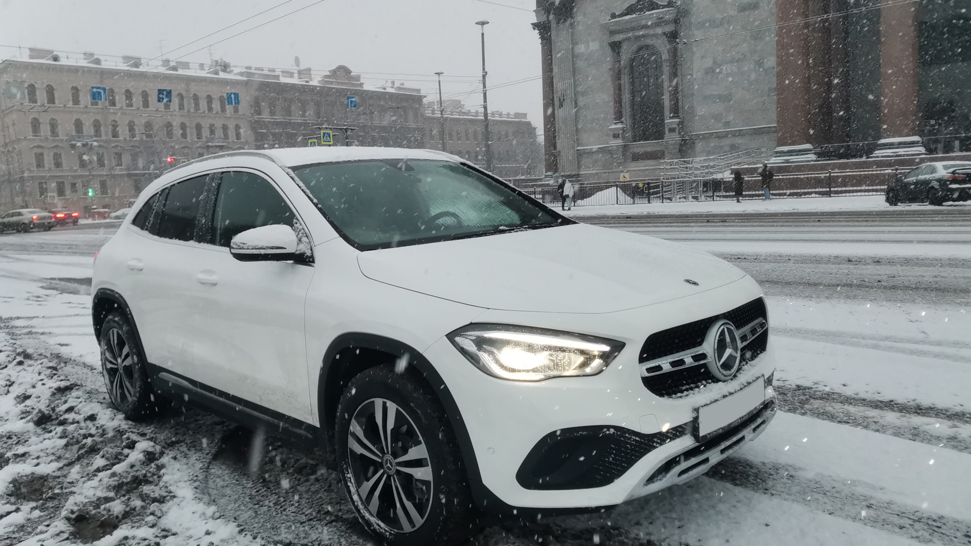 Мерседес GLA belka car