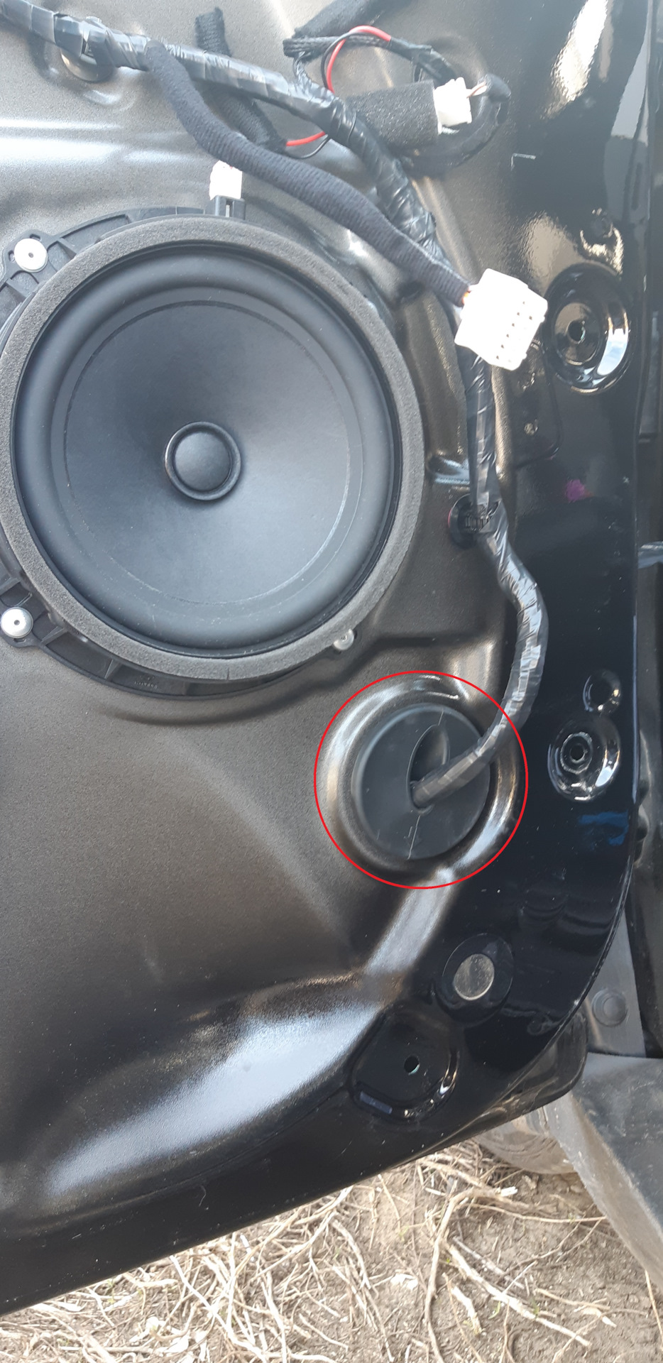 Отверстие, через которое вытянул жгут — Hyundai Creta (1G)