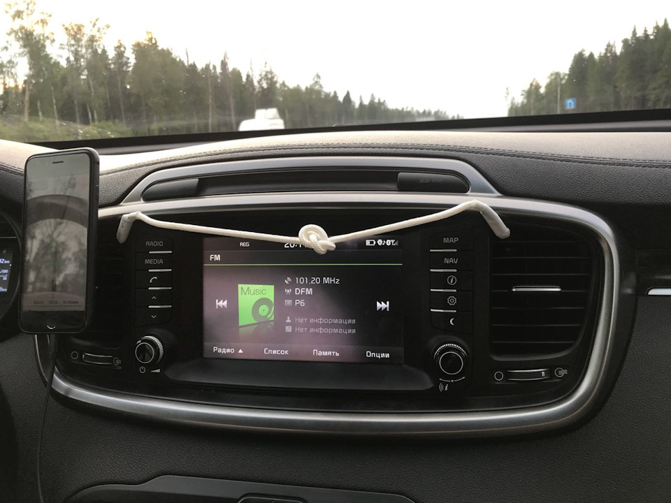 Универсальное крепление планшета в автомобиле — KIA Sorento (3G), 2,2 л ...