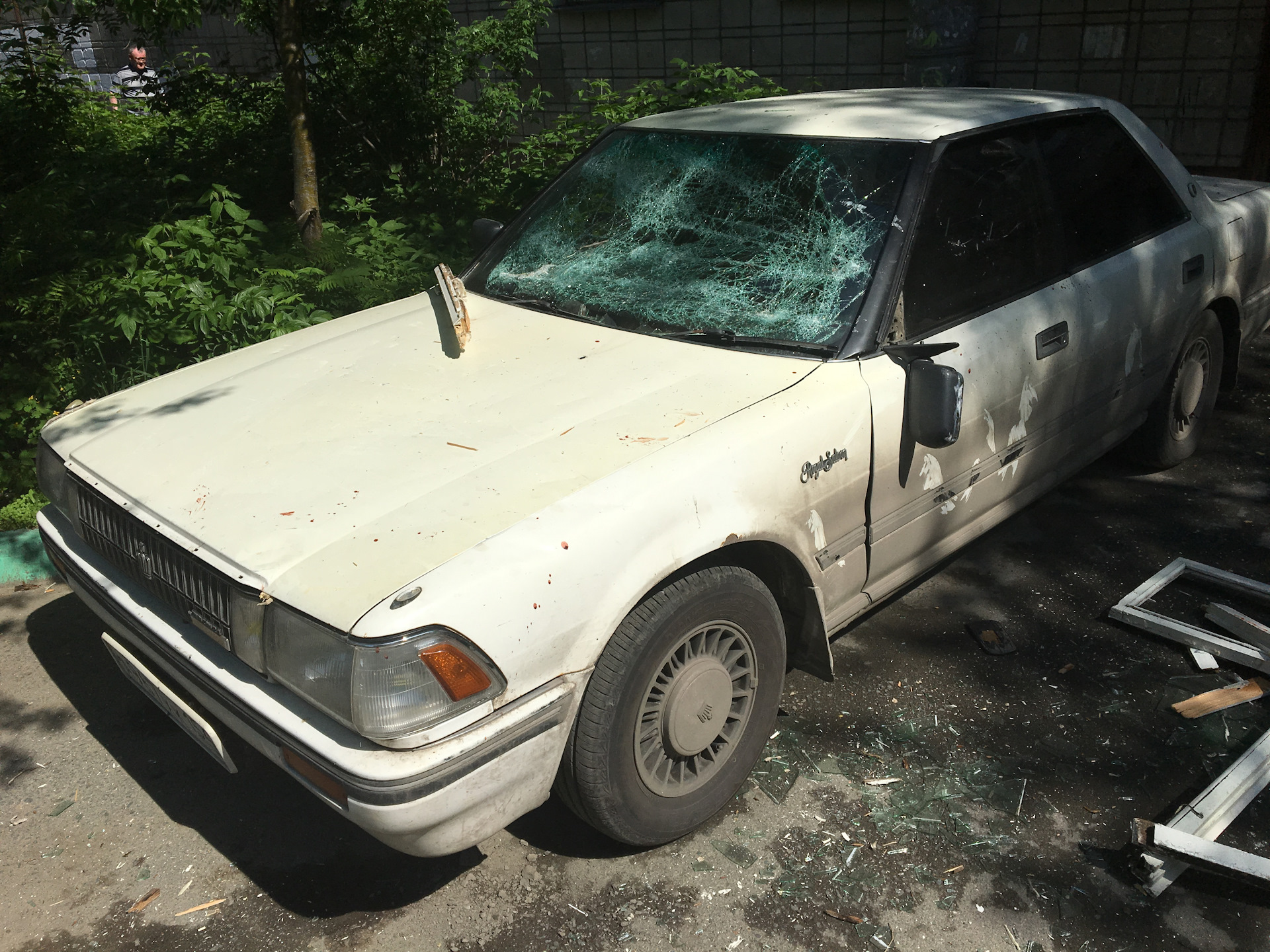 Привет от алкаша. Стекла в крошку лоб/зад. Восстановление. — Toyota Crown  (S130), 2 л, 1988 года | визит на сервис | DRIVE2