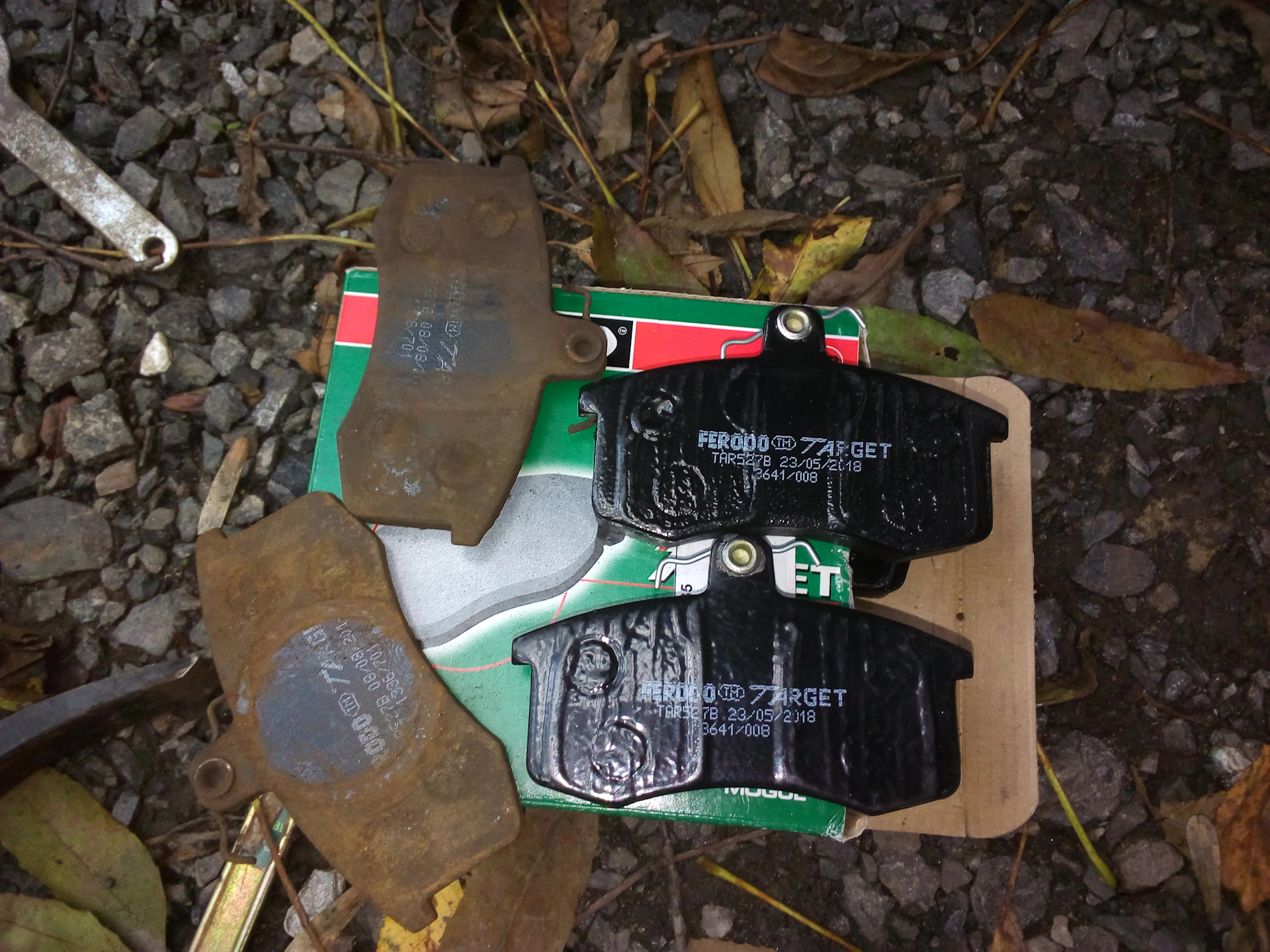 Колодки калина спорт. T4 колодки перед замена.