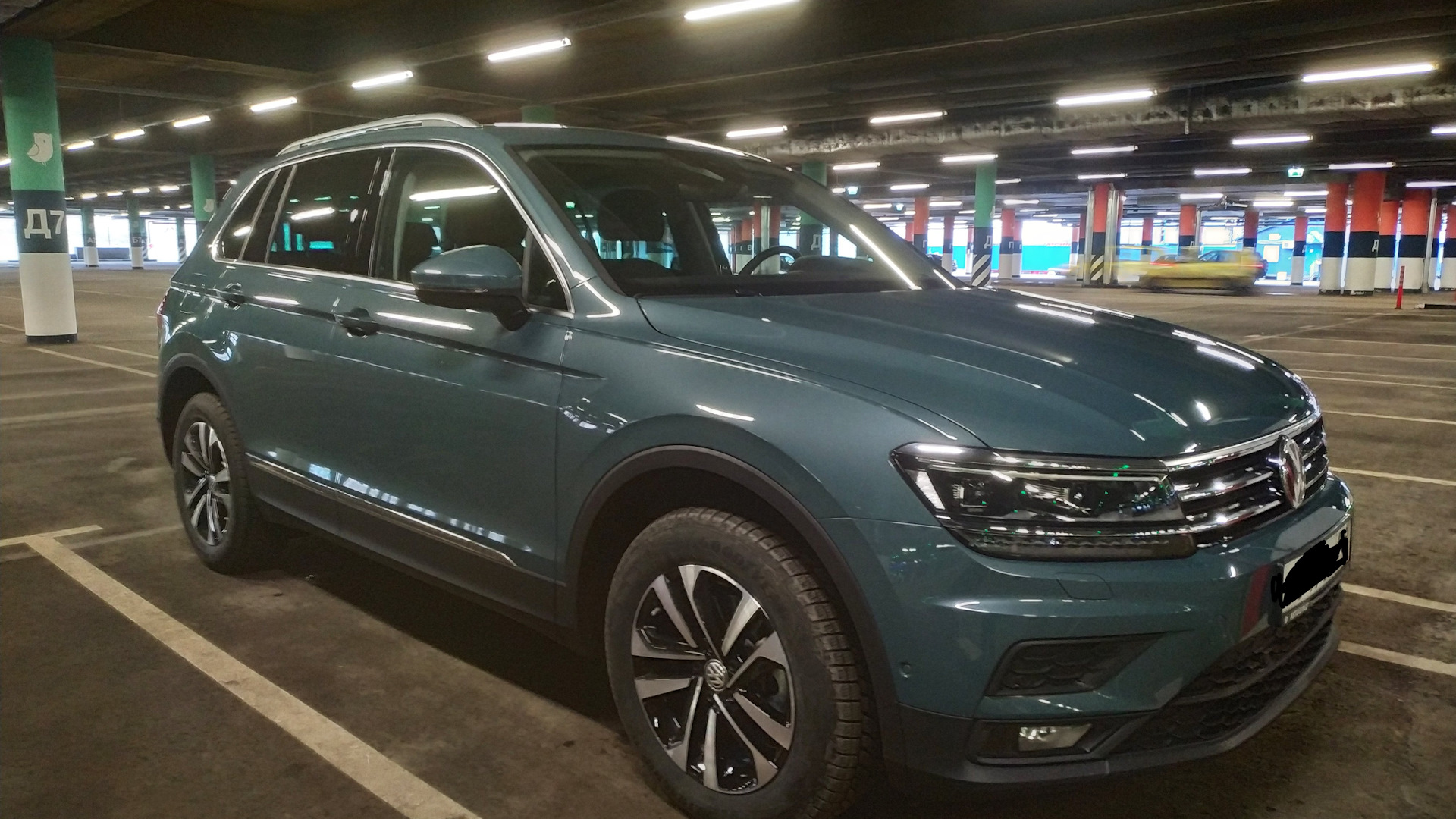 VW Tiguan 2019. Volkswagen Tiguan зеленый. Фольксваген Тигуан 2 зеленый цвет. Фольксваген Тигуан 2 цвета.