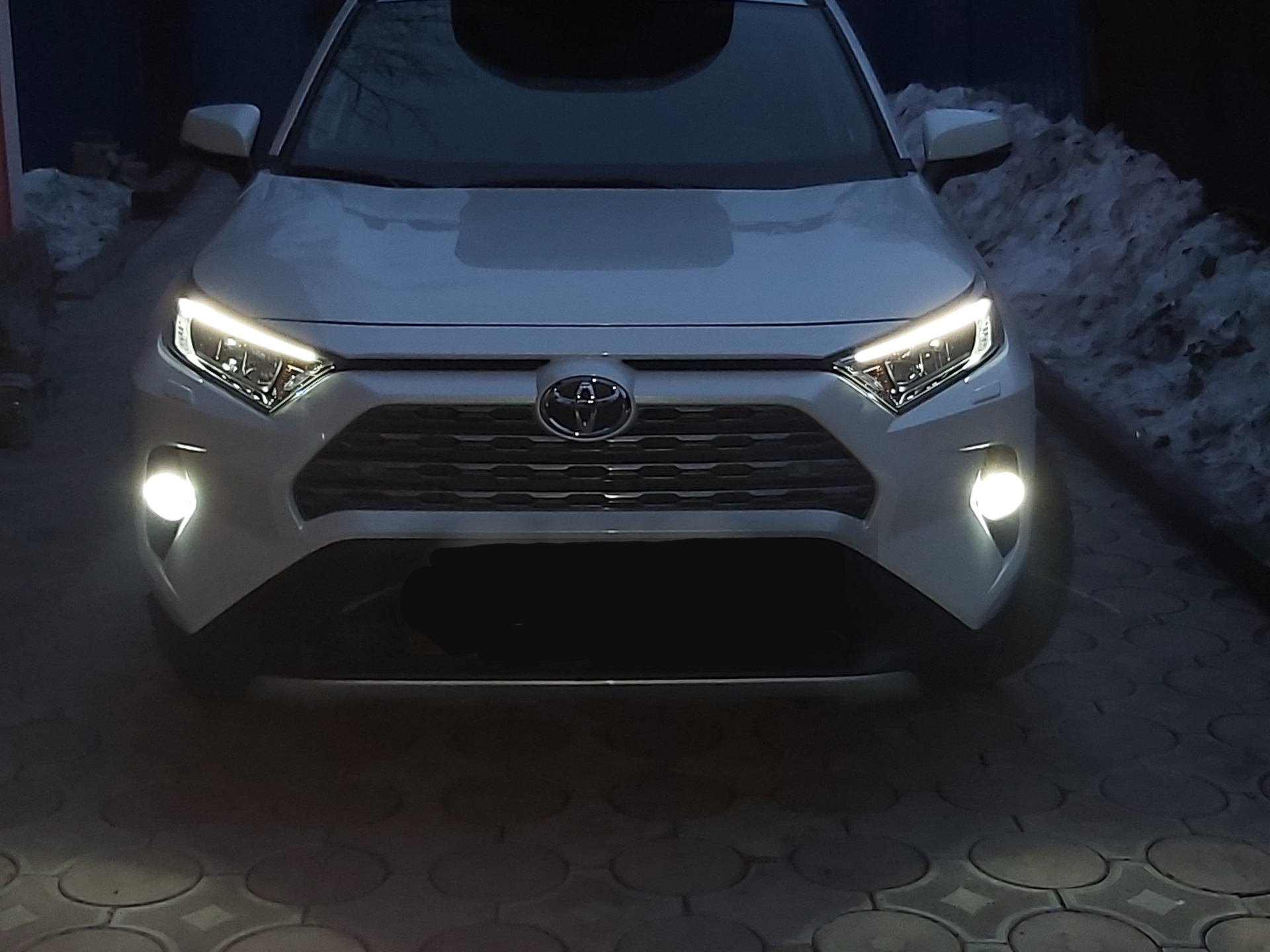 Свет рав 4. ПТФ рав 4 2020. Rav4 2021 led оптика. Тойота рав 4 2020 диодная линза. ПТФ диодные рав4 2020.