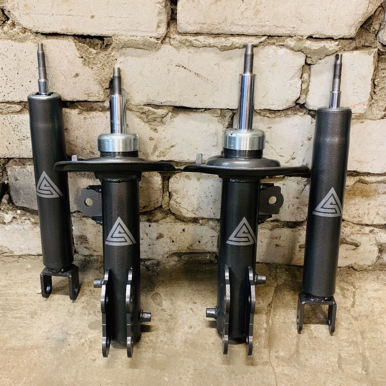 Амортизаторы переделка. Амортизаторы переделка. Переделка амортизаторы toska. Вкладыш передних амортизаторов форд. Разборные стойки калина.