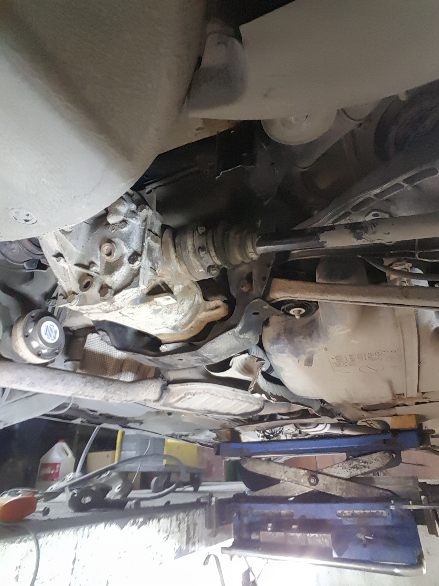 Крепление заднего подрамника — BMW 3 series (E46), 1,9 л, 1998 года ...