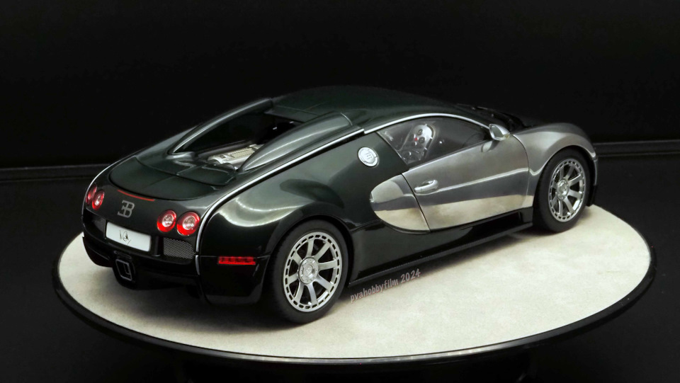 ミニカー AUTO ART BUGATTI EB 16.4 VEYRON AUTOart (オートアート)モデルカー1/18ブガッティ EB 16.4