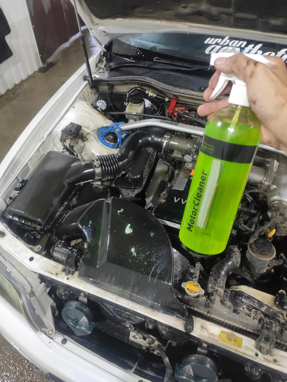 запах нормальный, наносится просто и легко — Toyota Chaser (100)