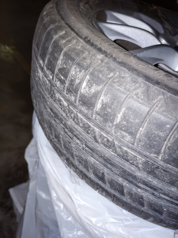 Шины летние Goodyear 215/60 R16, литые диски Ford 6,5Jx16 ET50 5x108. Б ...