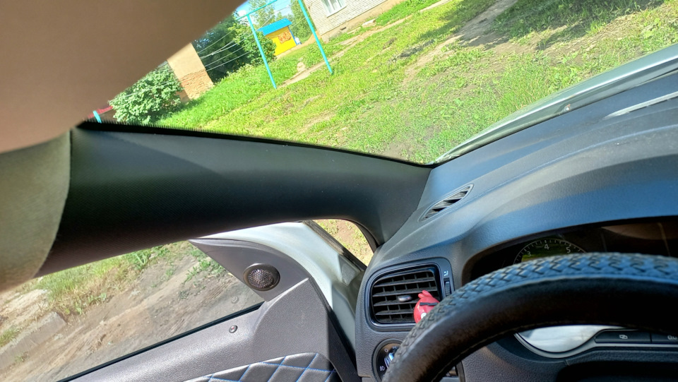 Как снять пластик под рулем поло седан