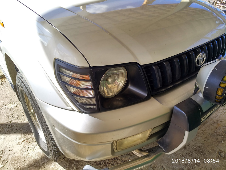 Накладки/решетки на передние фонари указателя поворота/габариты ...