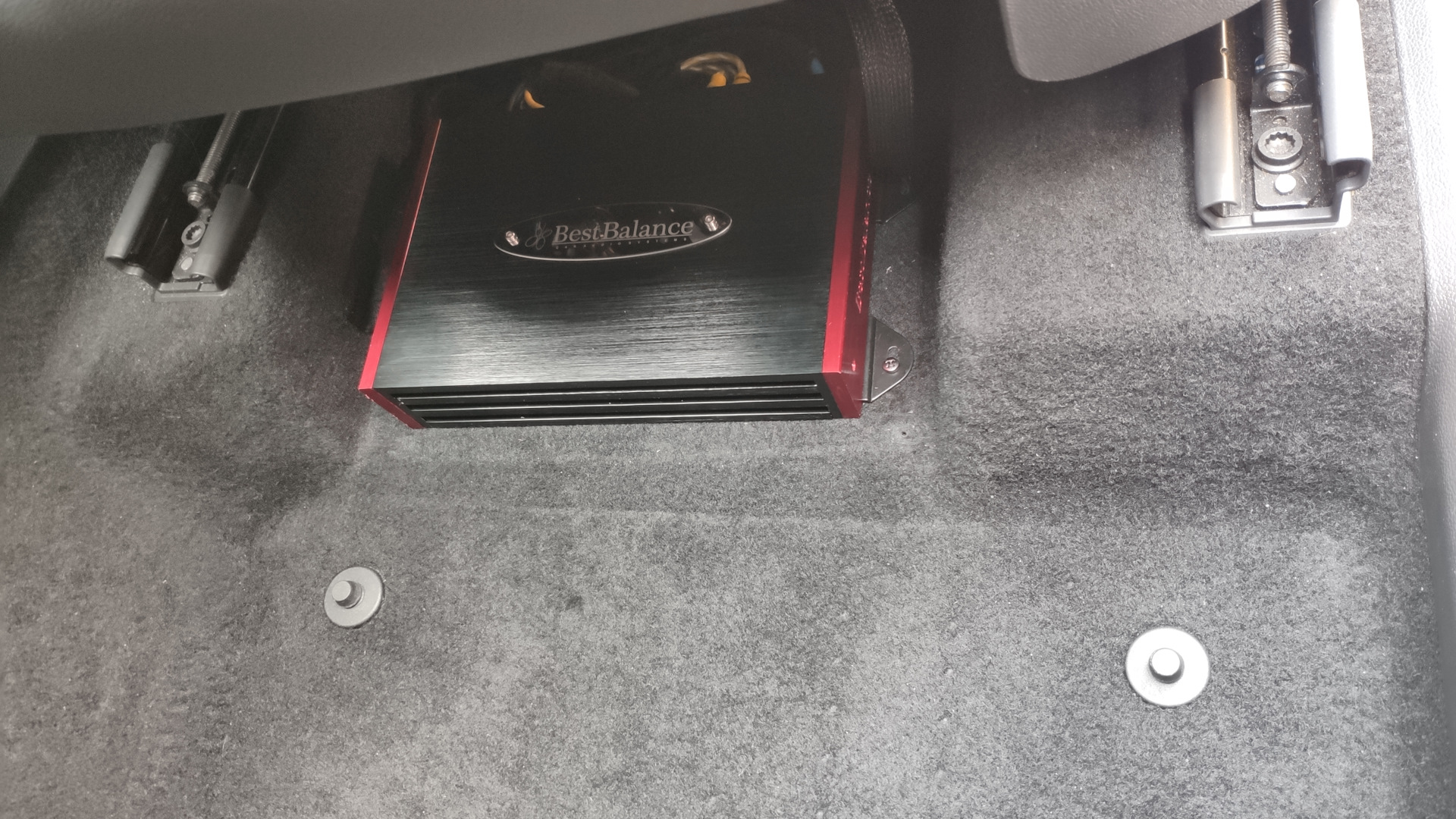 Сабвуфер haval f7. Haval f7 стелс сабвуфер. Haval f7 стелс сабвуфер. Сетка под стелс короб. Стелс для сабвуфера хавал ф7.