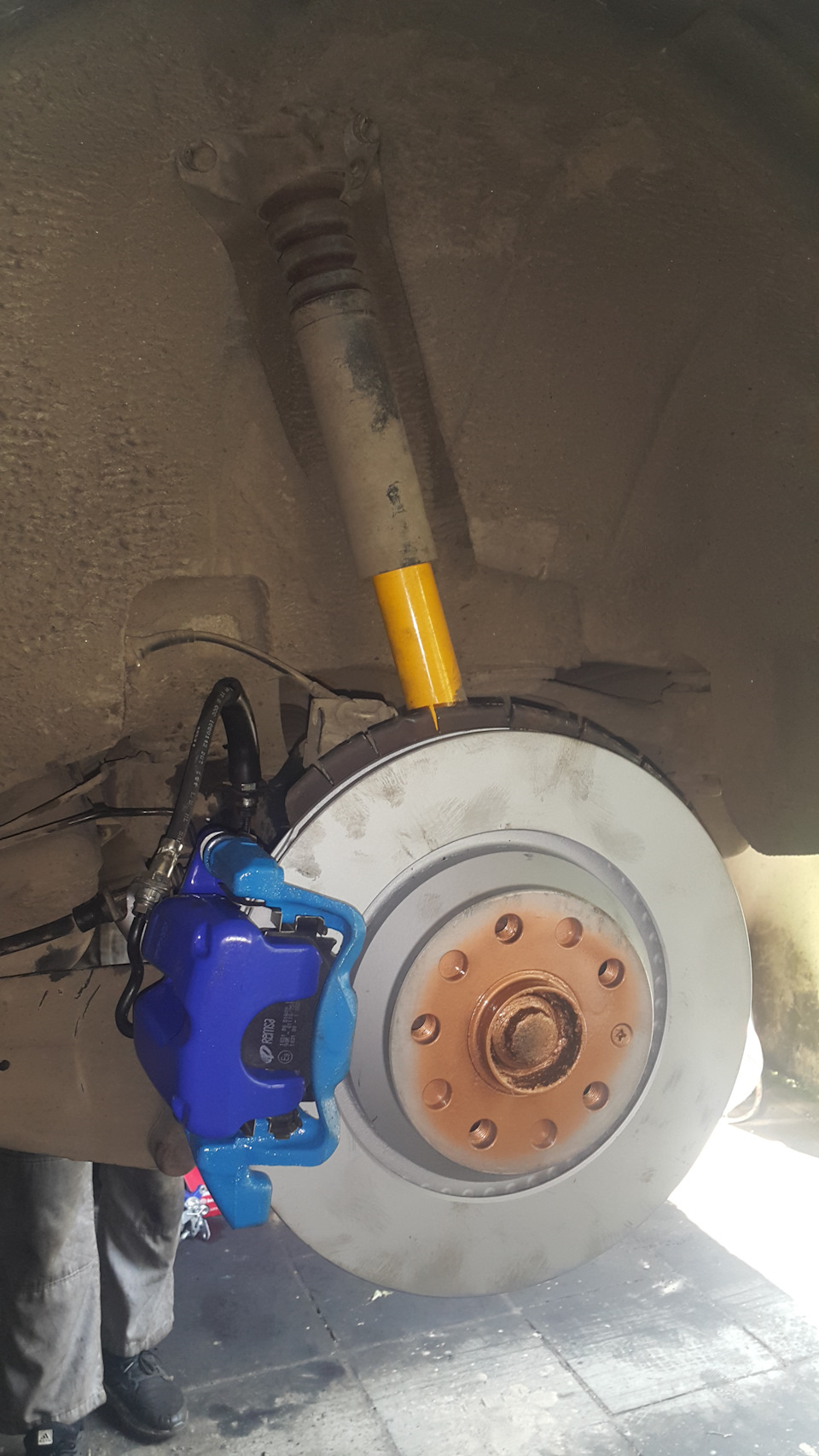 Задний тормоз. Щитки не стал покупать — старые раскорячили) — Skoda Yeti