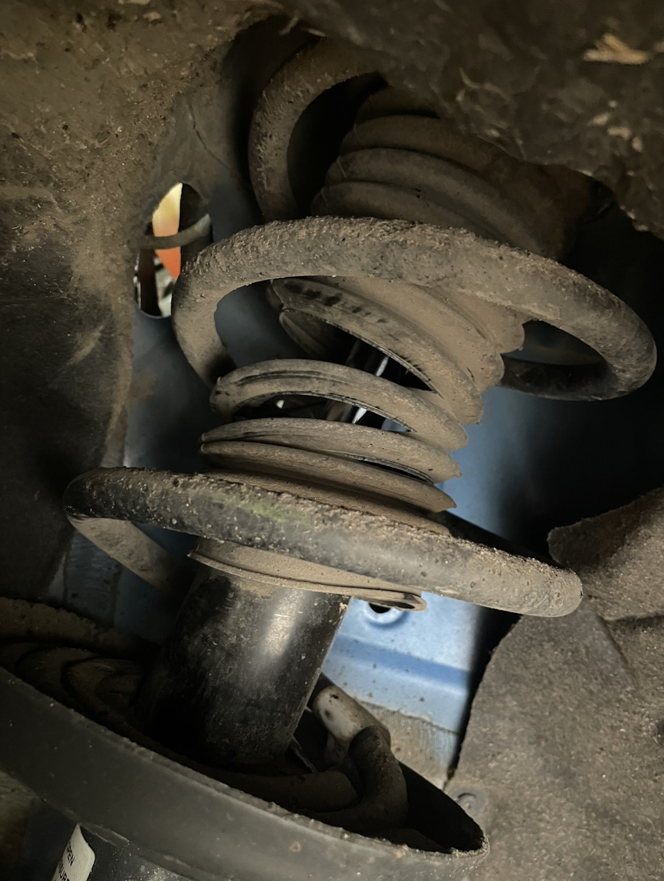 Замена пыльников амортизаторов — Chevrolet Cruze (2G), 1,4 л, 2017 года ...