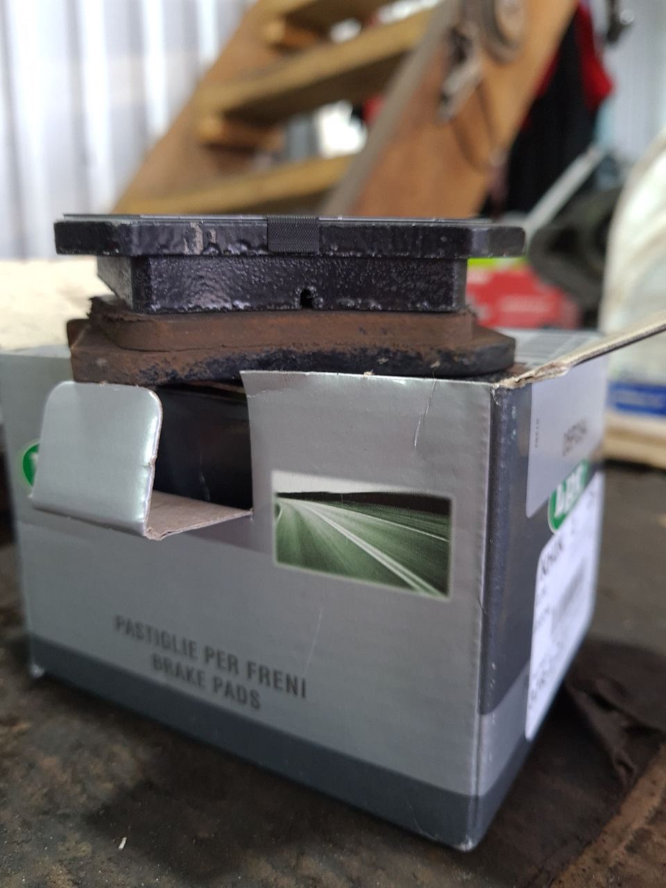 Замена задних тормозных дисков — Peugeot 308 (1G), 1,6 л, 2011 года ...