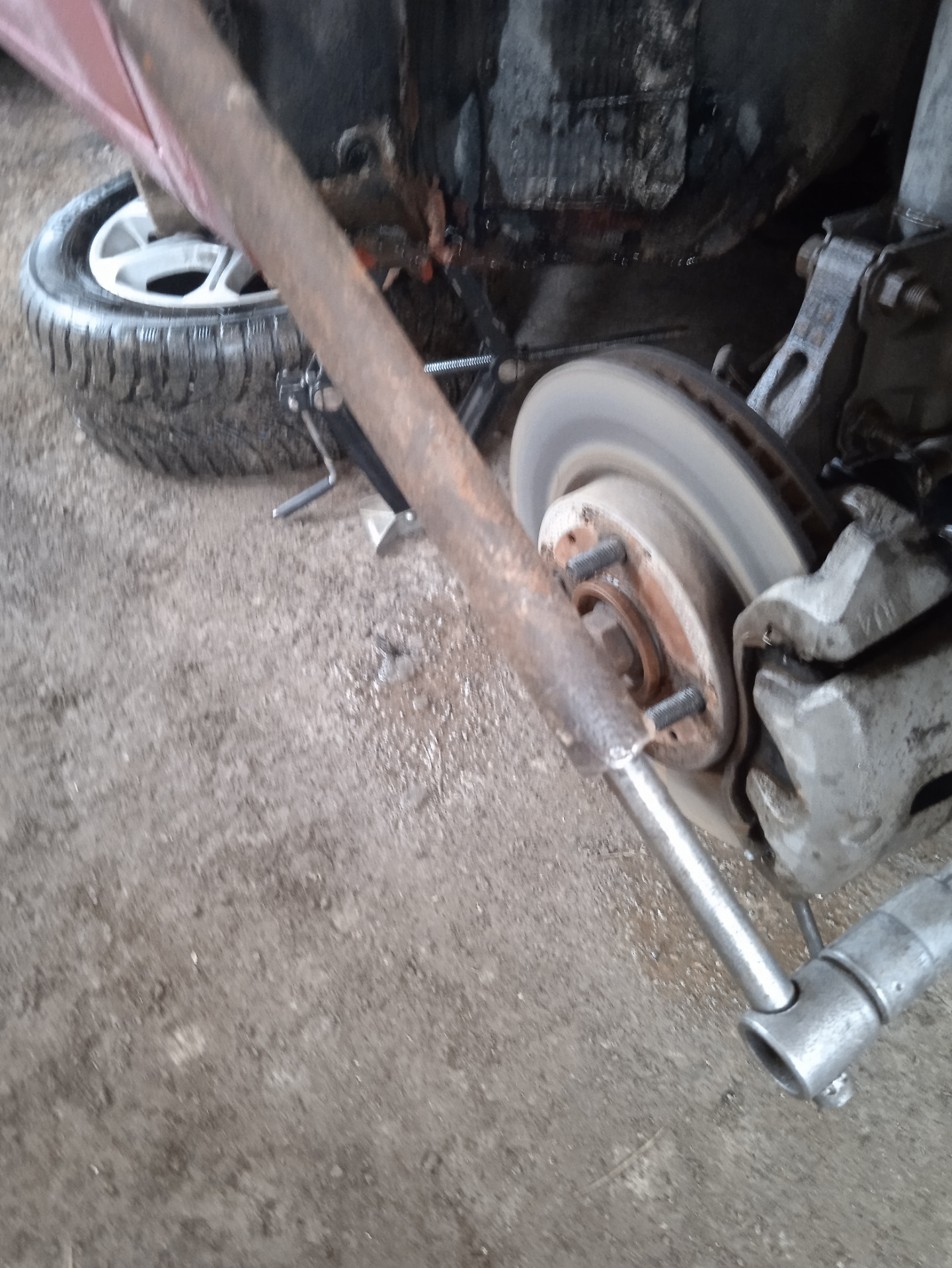 Как сорвать болт шкива коленвала — Mitsubishi Lancer IX, 1,3 л, 2006 ...