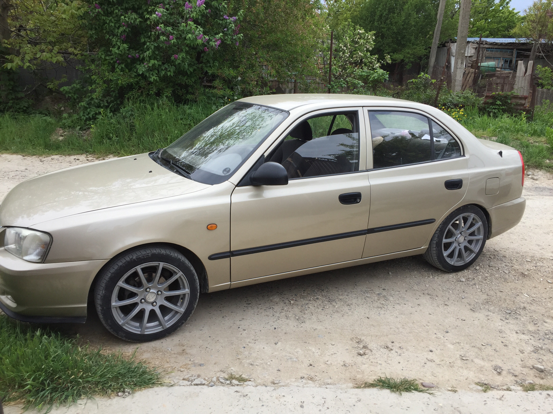 Диски на акцент. Hyundai Accent r16. Hyundai Accent диски r15. Hyundai Accent диски r16. Хендай акцент r16.