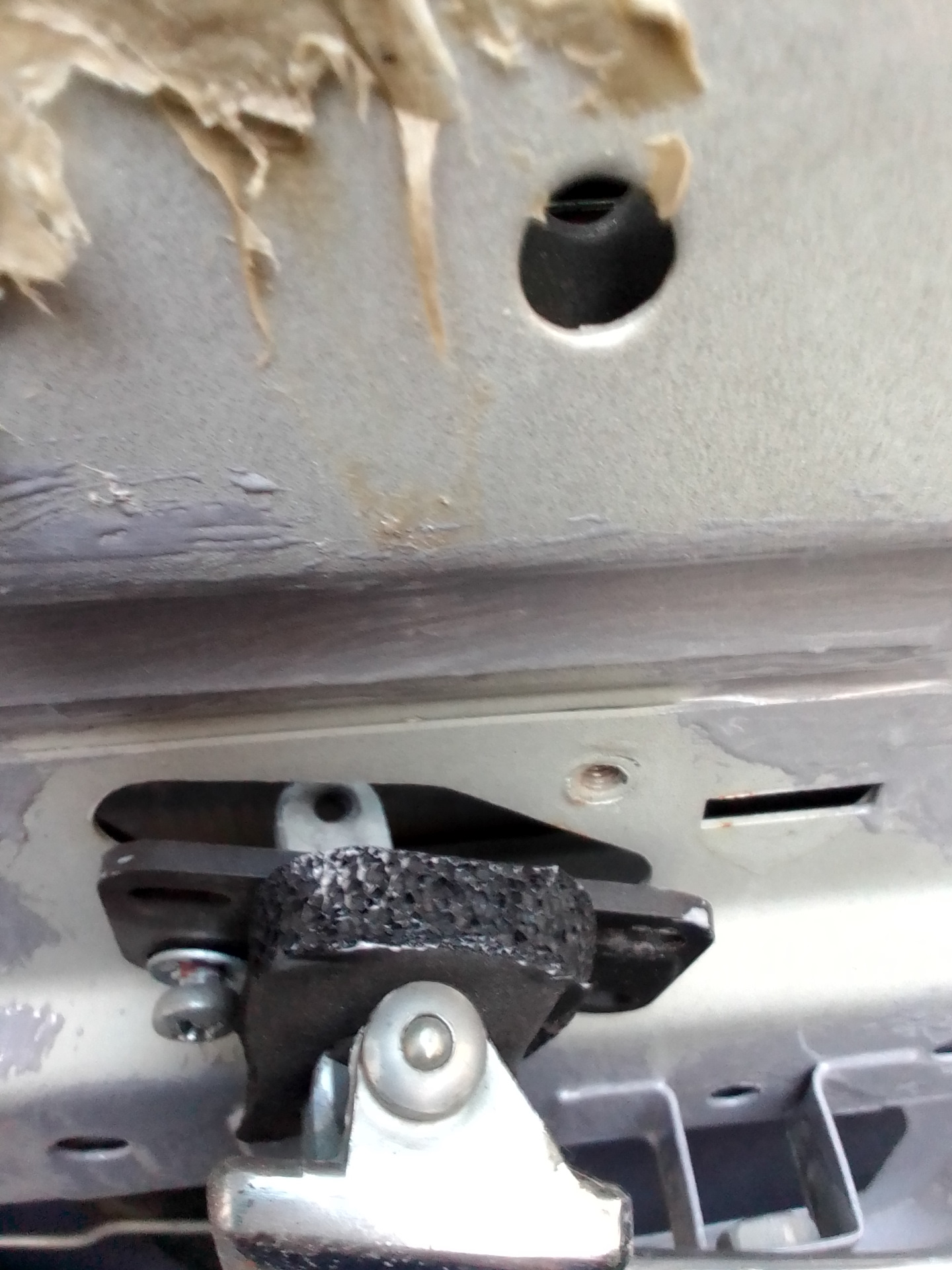 Выпала тяга открывания водительской двери. — УАЗ Patriot, 2,2 л, 2015 ...