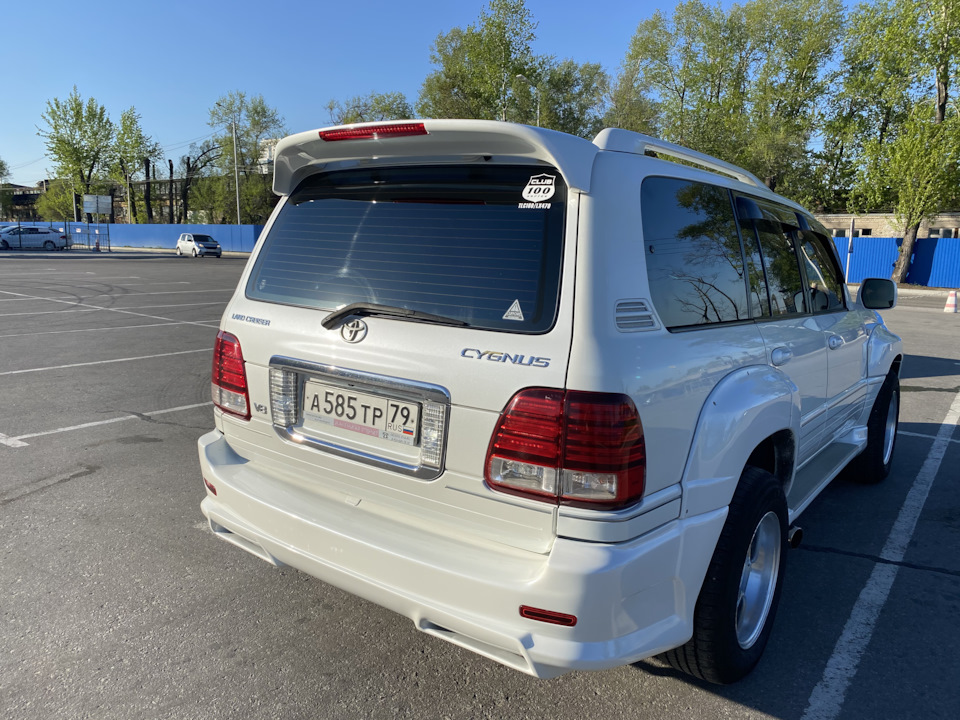 Крузер бензин. Тойота ленд Крузер 100 Цигнус. Toyota Land Cruiser 100 Cygnus расширение.