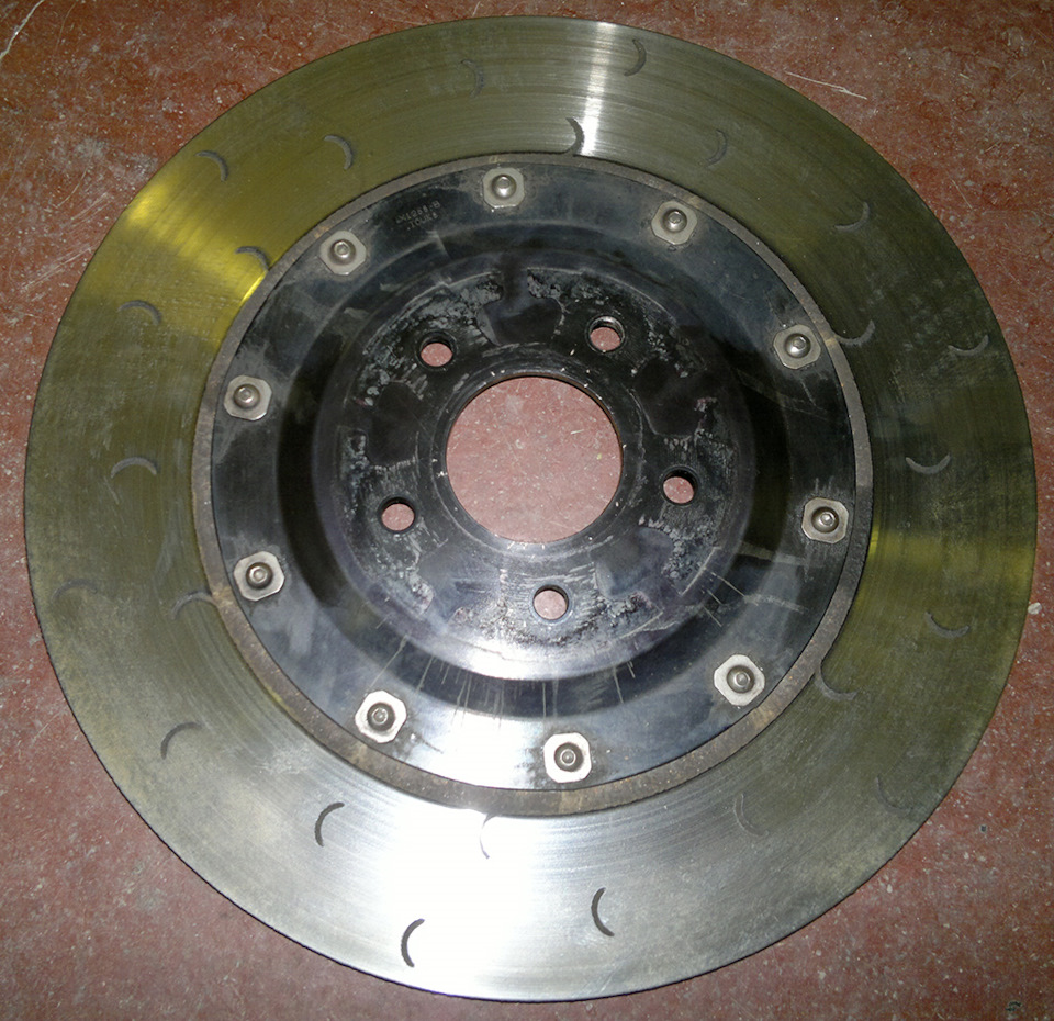 Левый диск — Nissan GT-R (R35)