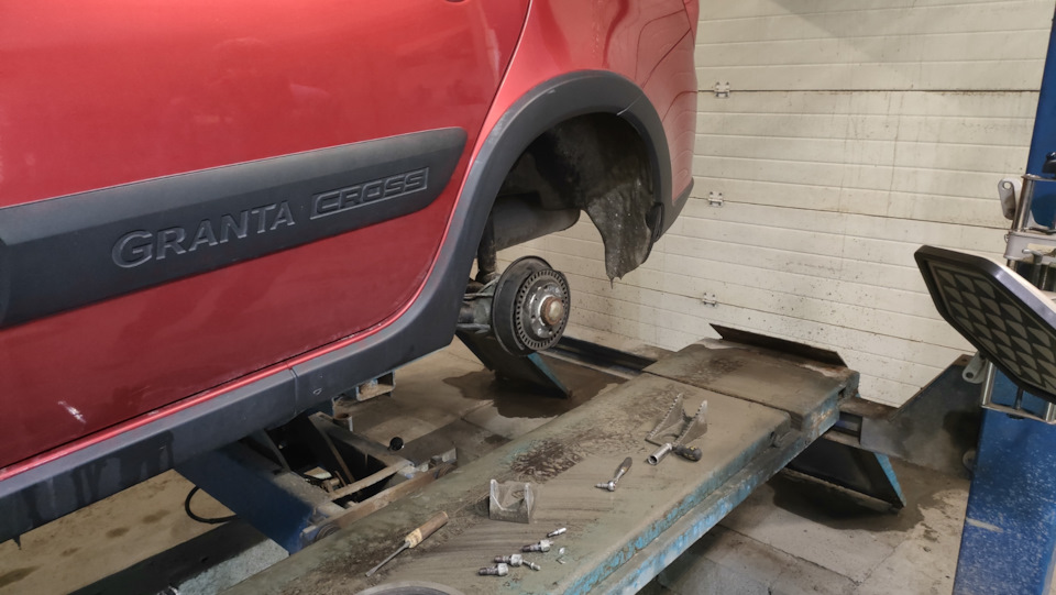 Скрежет заднего колеса — Lada Гранта Cross, 1,6 л, 2020 года ...