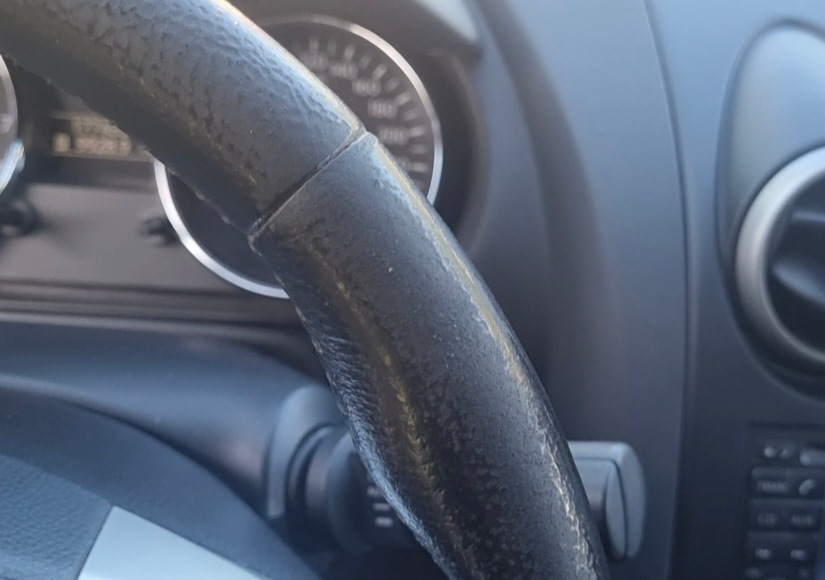 Removing and installing steering column cover Nissan Qashqai