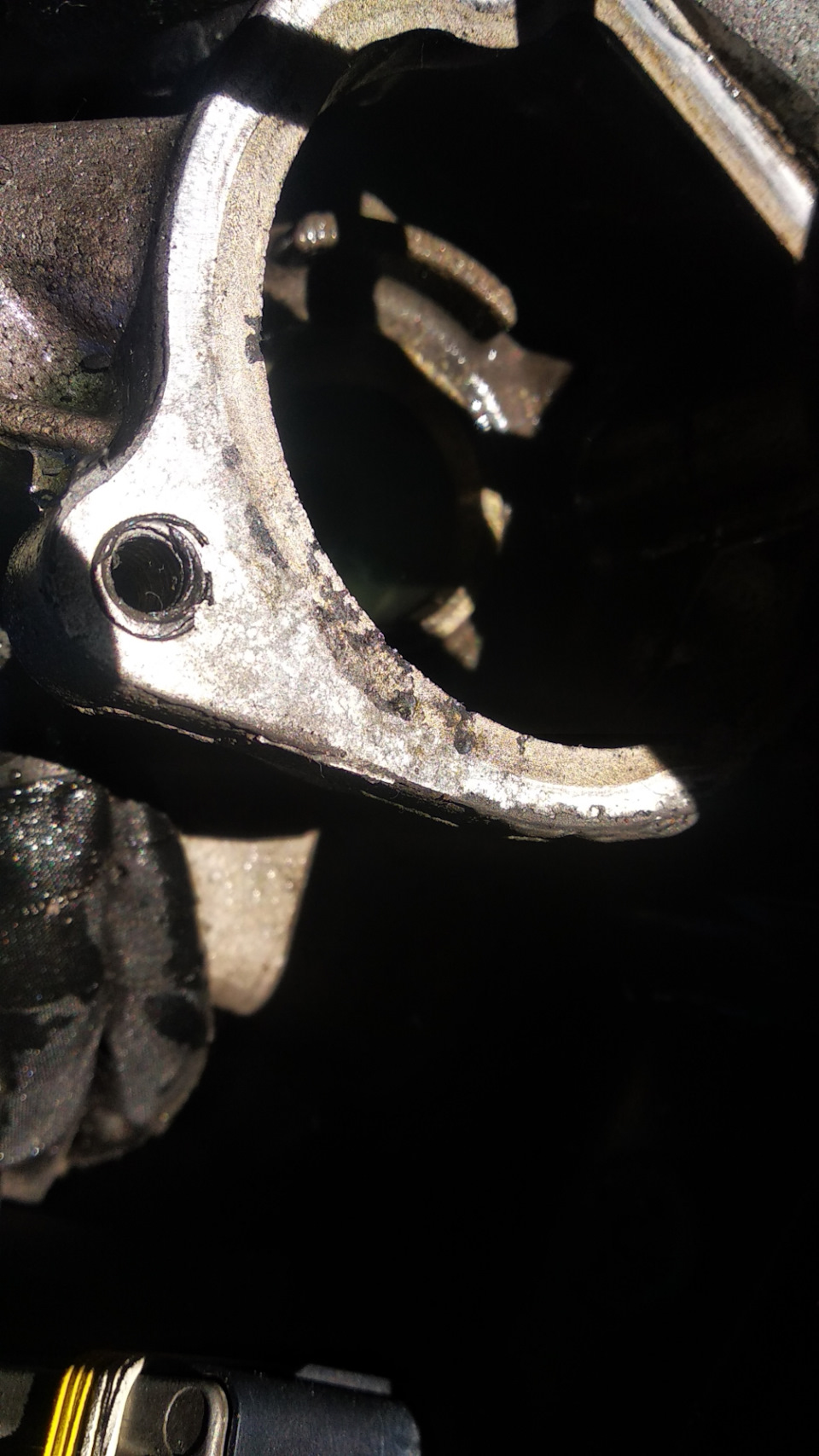 До меня уже герметиком пользовались, в месте протечки раковины мелкие — Jeep Grand Cherokee (WK)