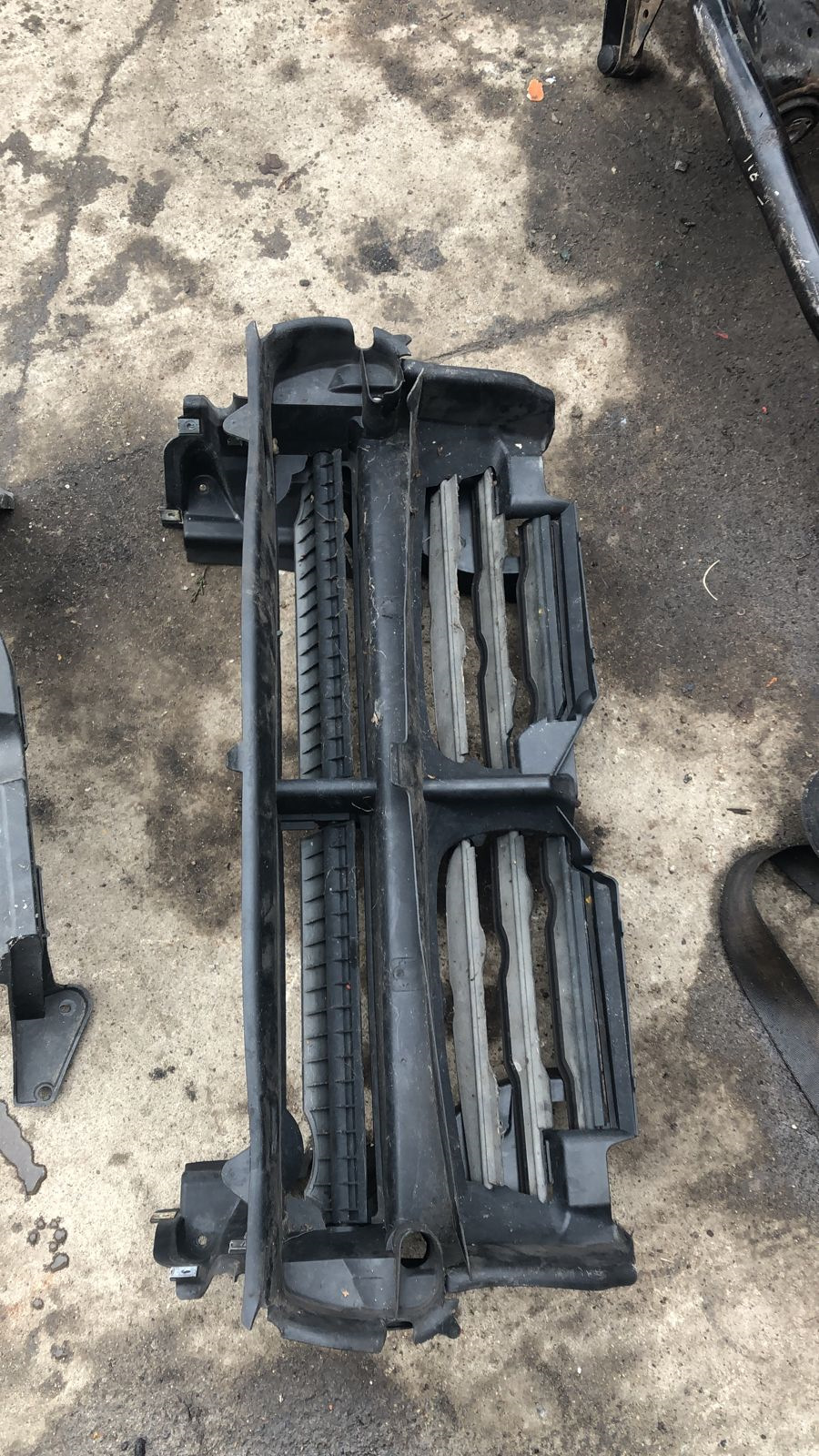 14.1. Передок — замена жалюзи и кронштейнов крыла, М-бампера, фары ...